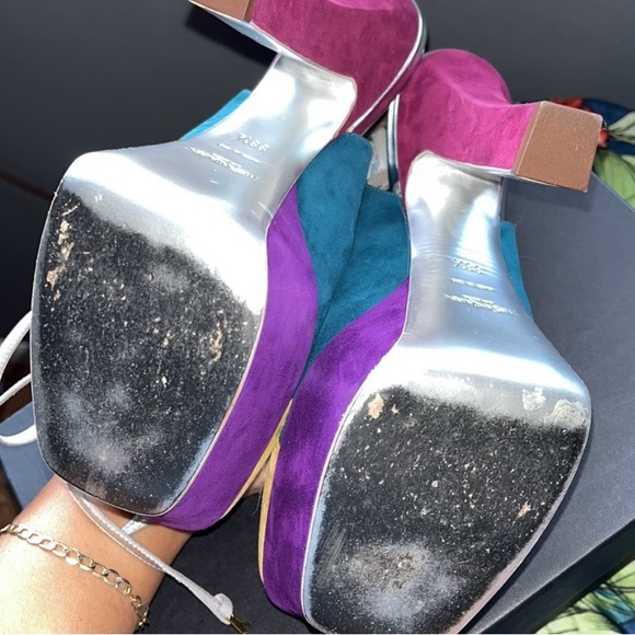 Yves Saint Laurent colorblocked suede heel - Picture 3 of 4
